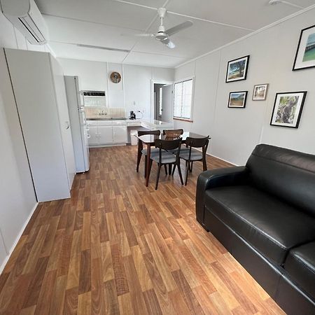Essex Court - Beach House Motel Townsville Exterior foto