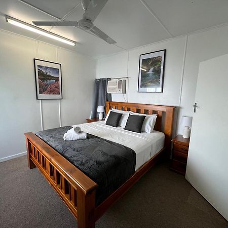 Essex Court - Beach House Motel Townsville Exterior foto