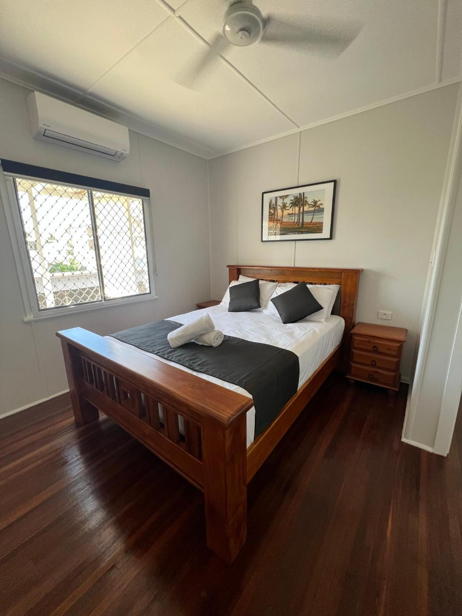 Essex Court - Beach House Motel Townsville Exterior foto