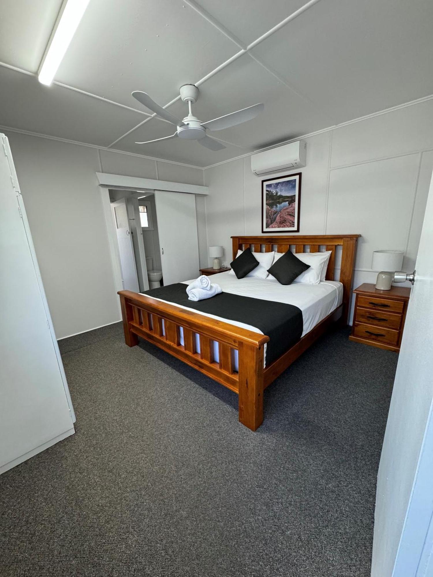 Essex Court - Beach House Motel Townsville Exterior foto